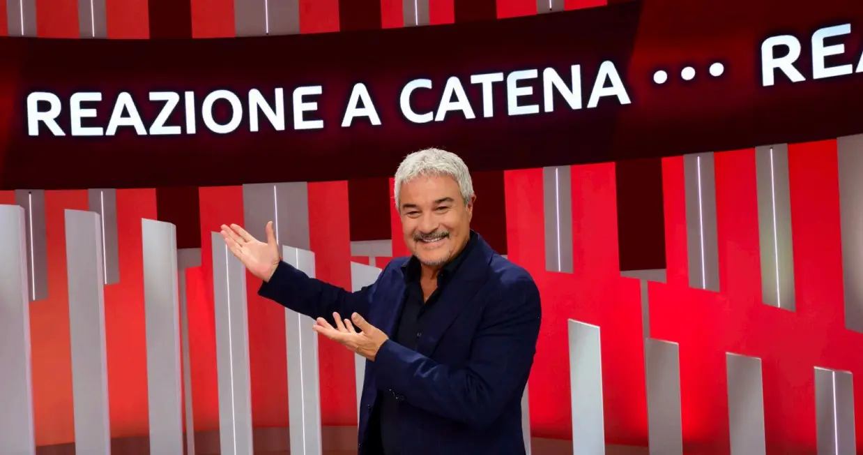 Reazione a catena 2025: il game show estivo con pino insegno e novità imperdibili Reazione a catena 2025: il game show estivo con pino insegno e novità imperdibili