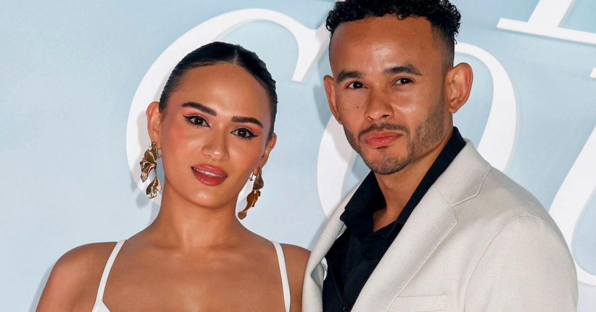 Amore è cieco uk annunciato una gravidanza con una canzone rap Amore è cieco uk annunciato una gravidanza con una canzone rap