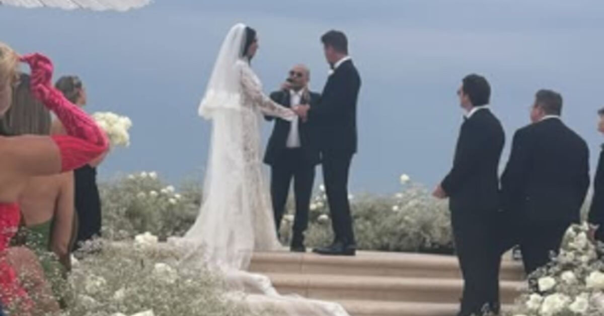 Matrimonio da sogno di una coppia vip dopo sette anni insieme con festa e volti noti Matrimonio da sogno di una coppia vip dopo sette anni insieme con festa e volti noti