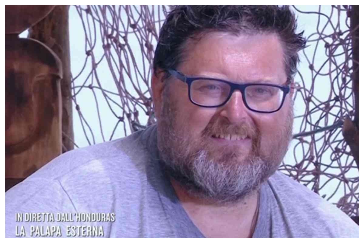 Mario Adinolfi perde chili all’Isola dei Famosi: la sua sorprendente trasformazione Mario Adinolfi perde chili all’Isola dei Famosi: la sua sorprendente trasformazione