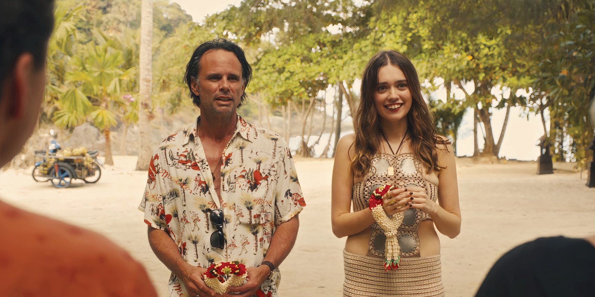 Gossip su walton goggins e aimee lou wood svelano il segreto della stagione 3 di white lotus Gossip su walton goggins e aimee lou wood svelano il segreto della stagione 3 di white lotus