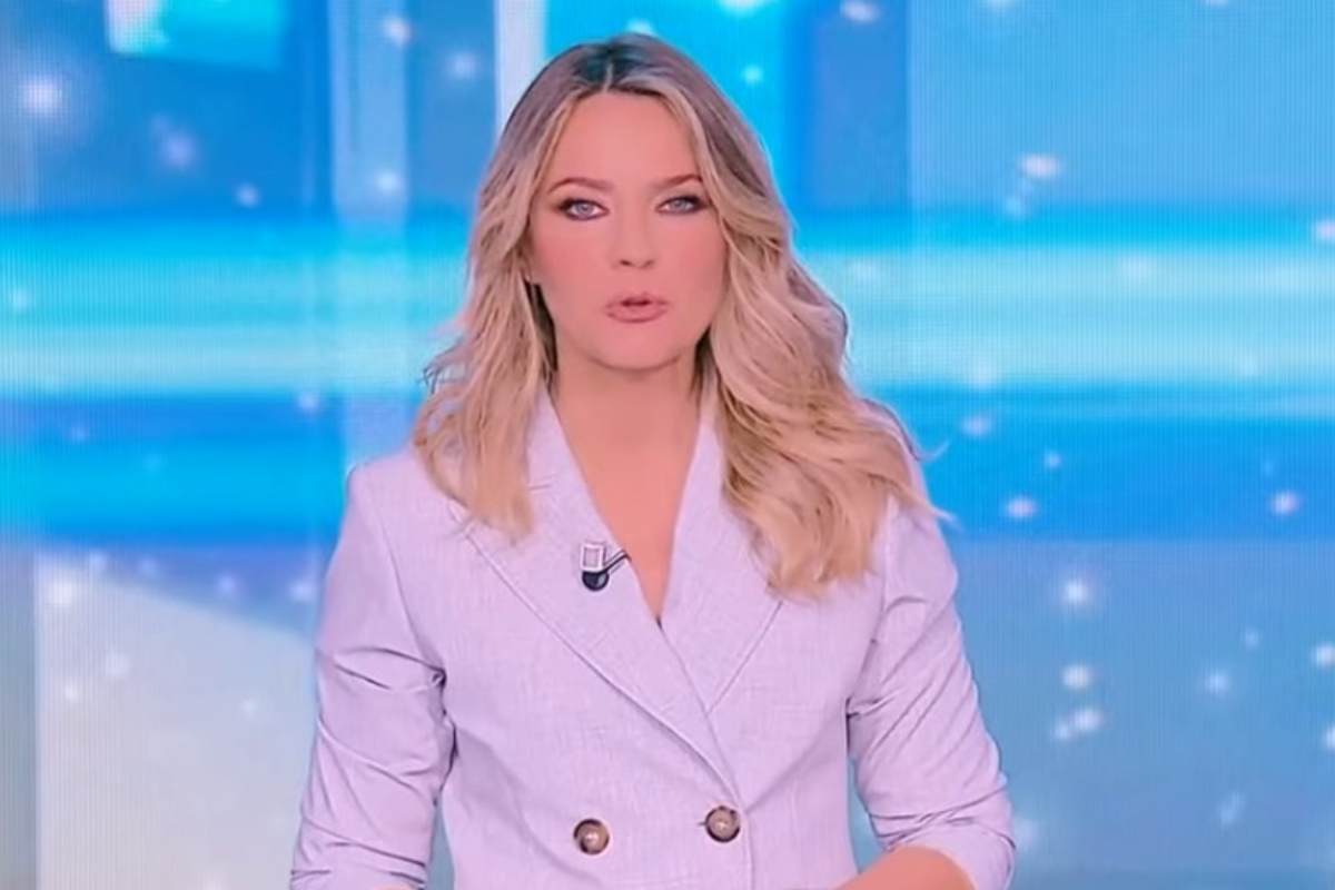 Alessandra Viero presenta la comunicazione ufficiale di Mediaset a Pomeriggio 5 Alessandra Viero presenta la comunicazione ufficiale di Mediaset a Pomeriggio 5