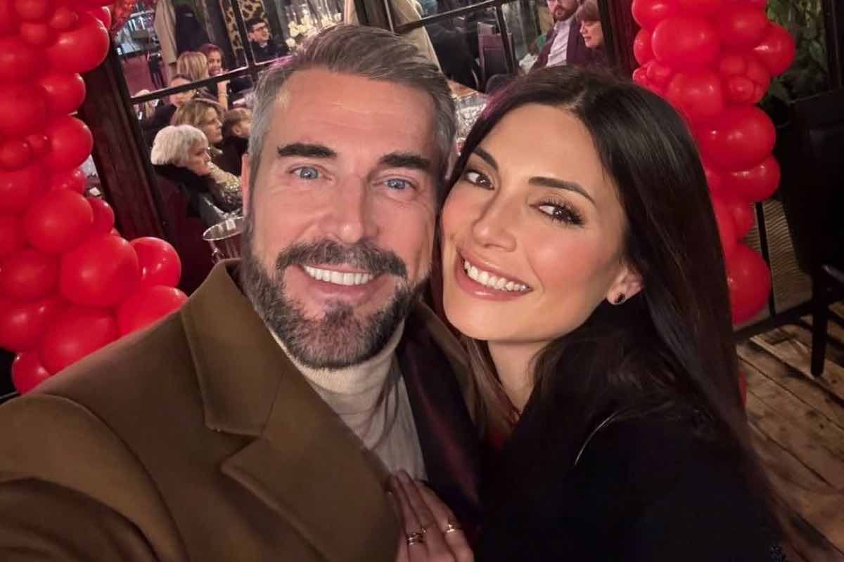 alessia mancini e flavio montrucchio look alla comunione del figlio