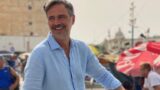 Beppe Convertini sull’intervista a TvBlog: azzurro e il successo di Unomattina in Famiglia