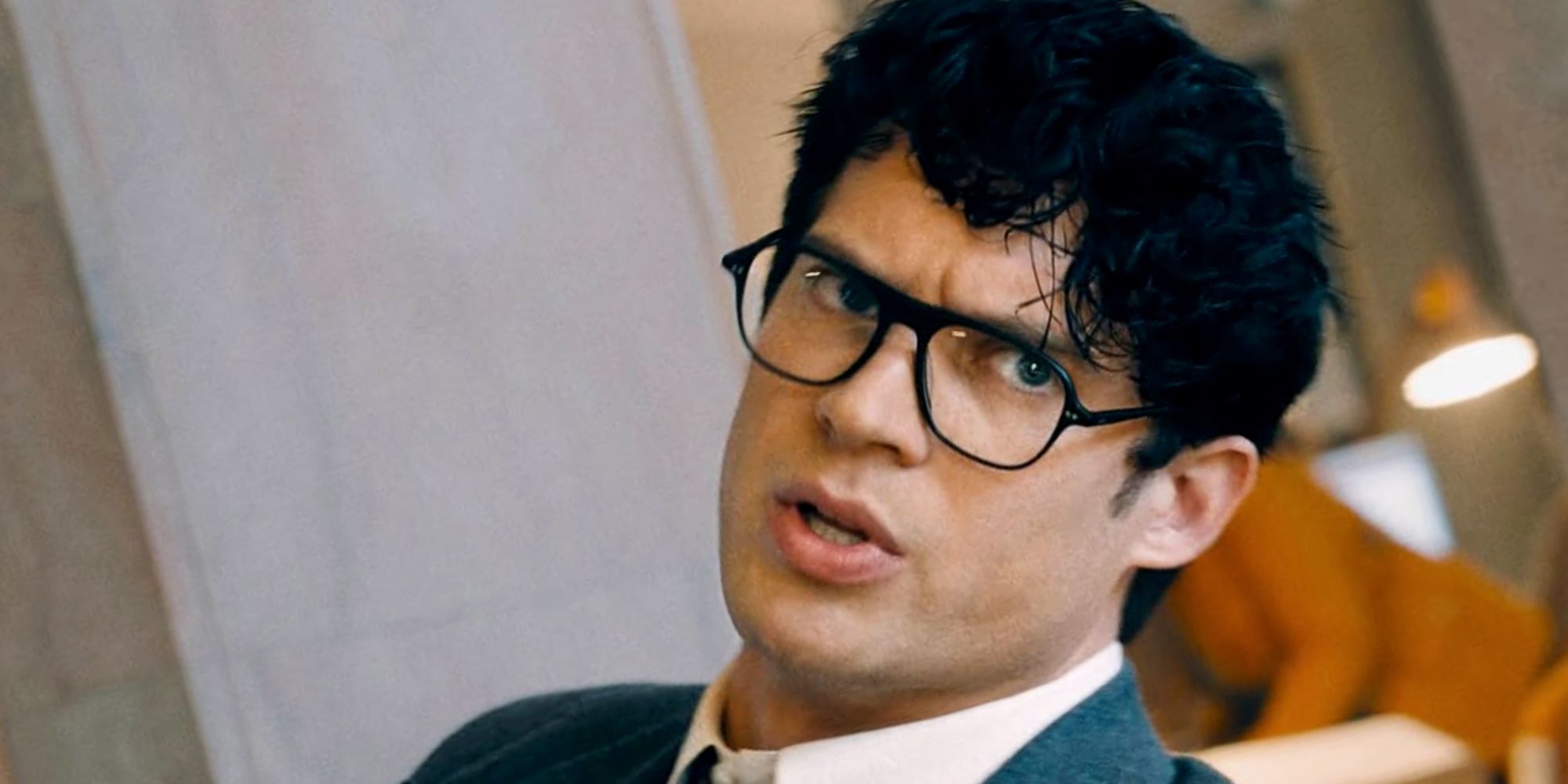 Superman nasconde la sua identità con occhiali ipnotici secondo james gunn Superman nasconde la sua identità con occhiali ipnotici secondo james gunn