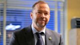 Donnie wahlberg rivela il segreto per far brillare tom selleck in blue bloods