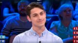 Affari tuoi: giovanni accetta l’offerta del dottore e scopre il contenuto del pacco