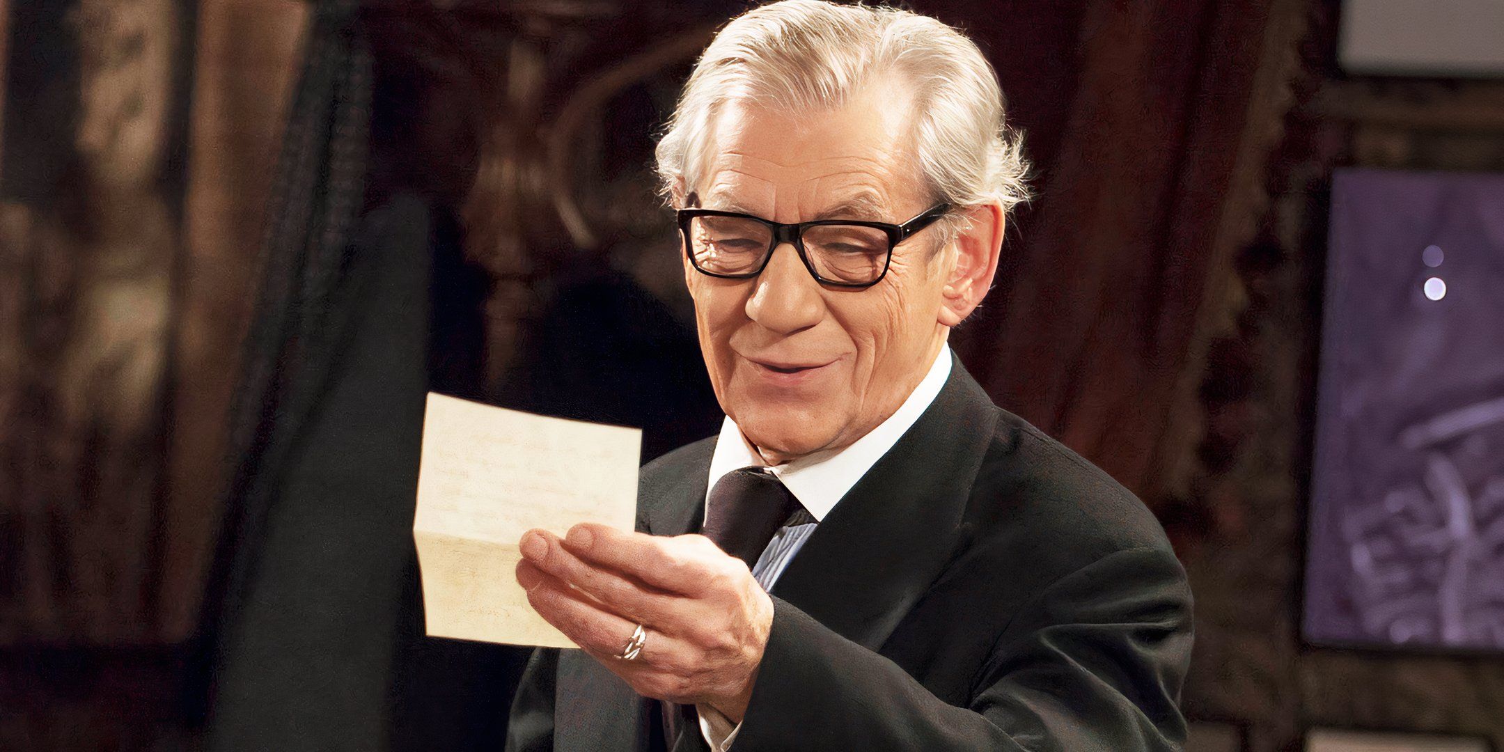 Ian McKellen delle risate nella sitcom britannica poco conosciuta ora disponibile in streaming Ian McKellen delle risate nella sitcom britannica poco conosciuta ora disponibile in streaming