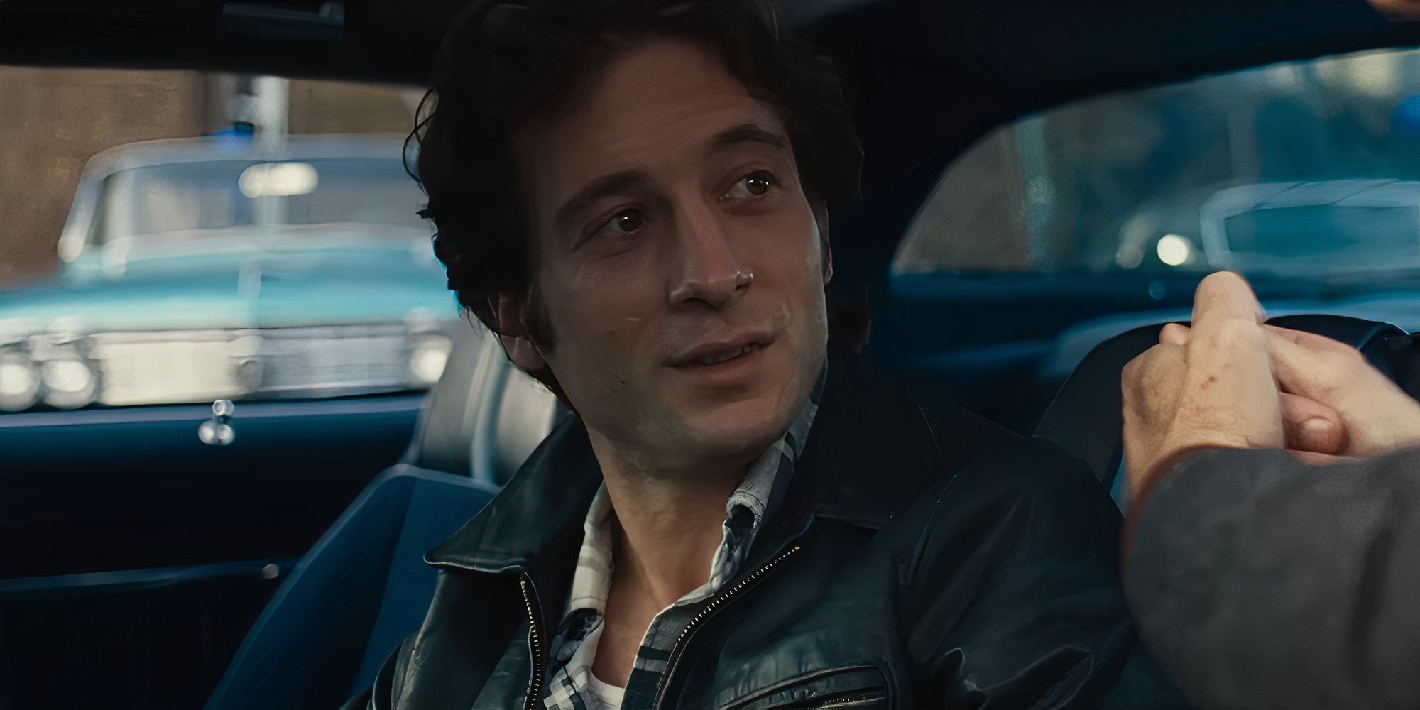 jeremy allen white canta e suona la chitarra come bruce springsteen in deliver me from nowhere