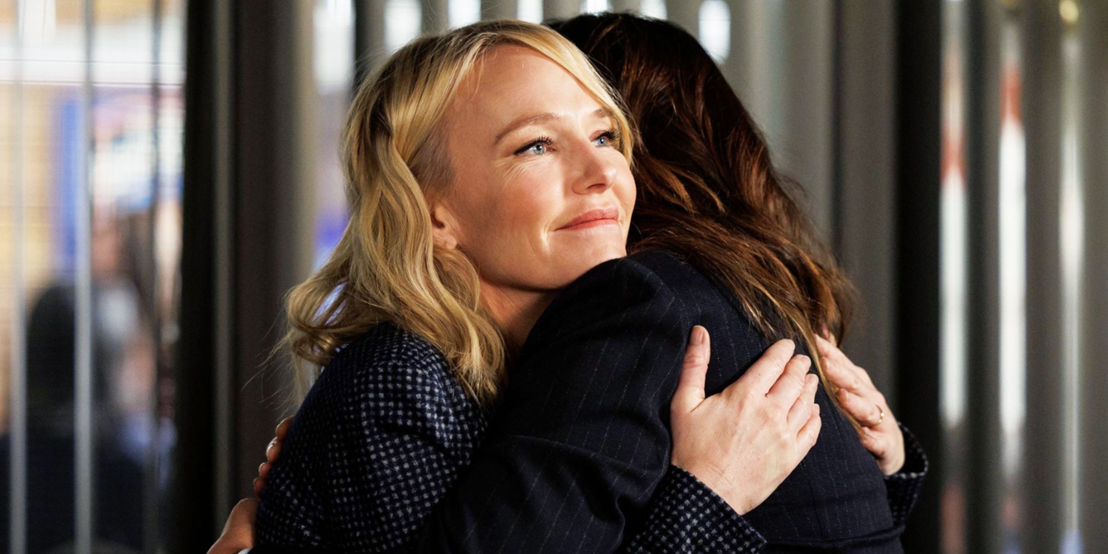 Mariska hargitay e kelli giddish insieme: segno positivo per la stagione 27 di law & order: svu
