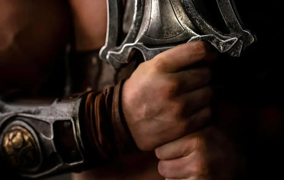Muscolosa schiena di nicholas galitzine sorprende in nuova foto di masters of the universe Muscolosa schiena di nicholas galitzine sorprende in nuova foto di masters of the universe