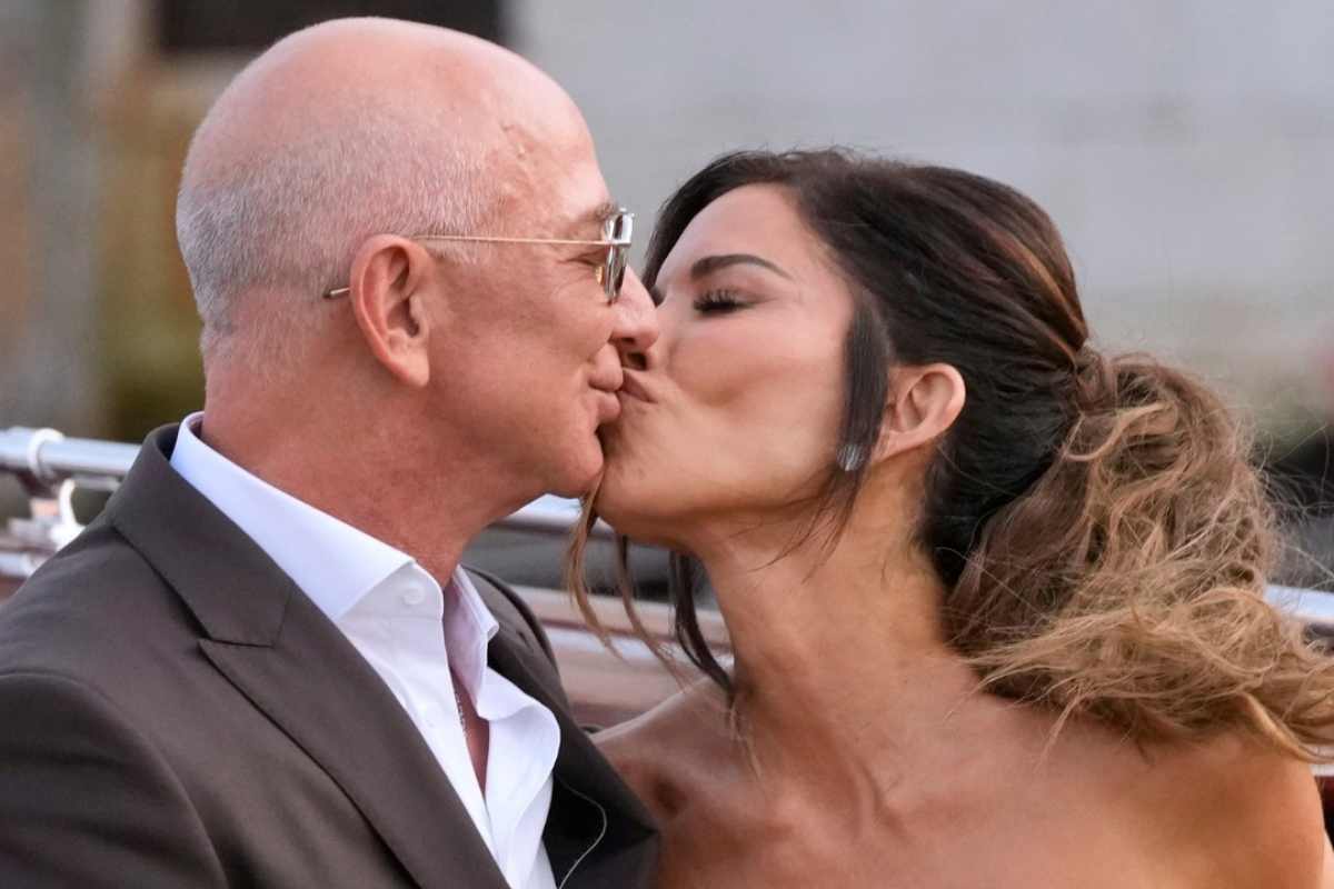 nozze bezos e sanchez men249 stellato torta napoletana e costi del matrimonio