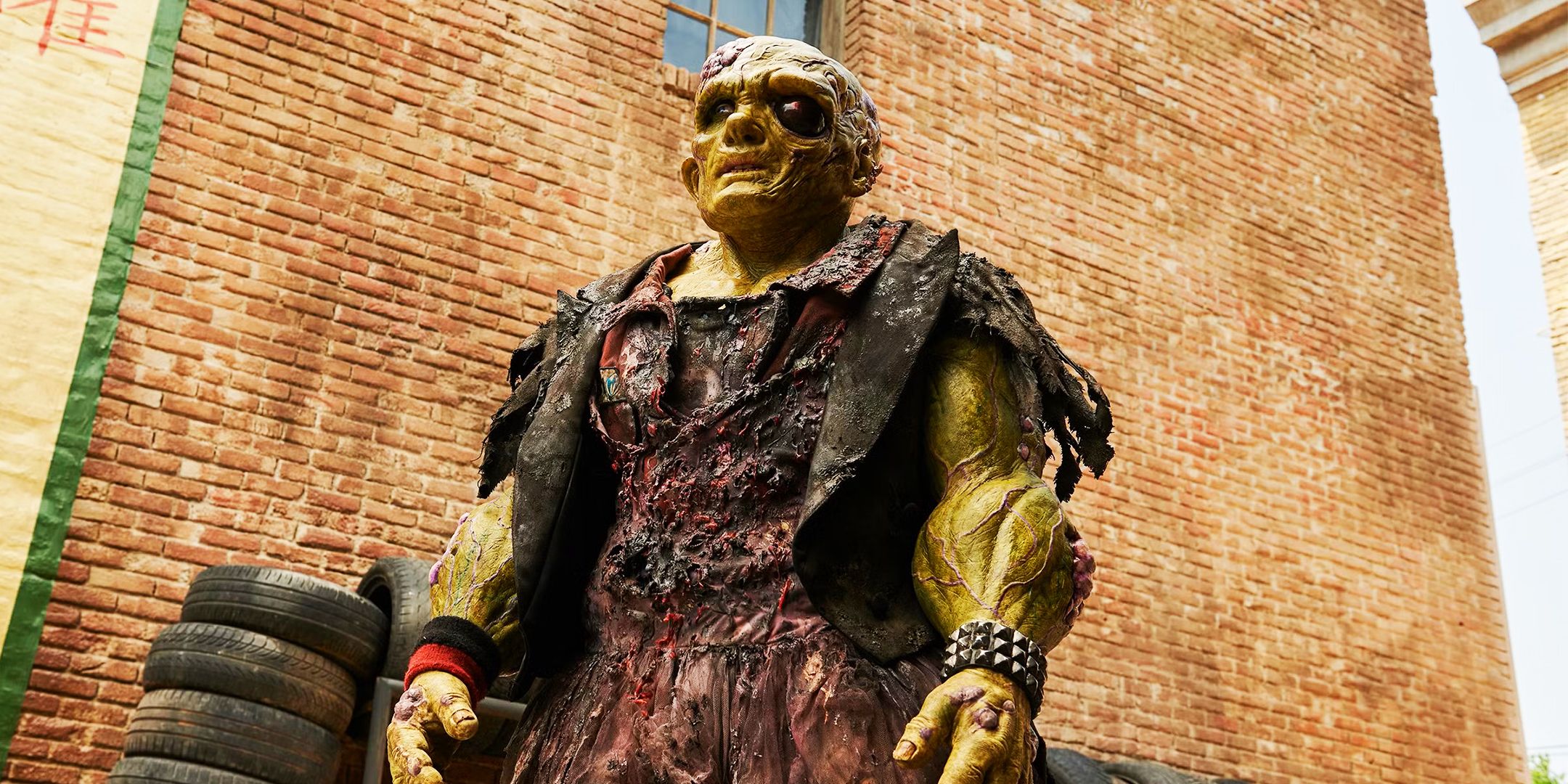 Il confronto tra il toxic avenger 2025 e il film originale Il confronto tra il toxic avenger 2025 e il film originale