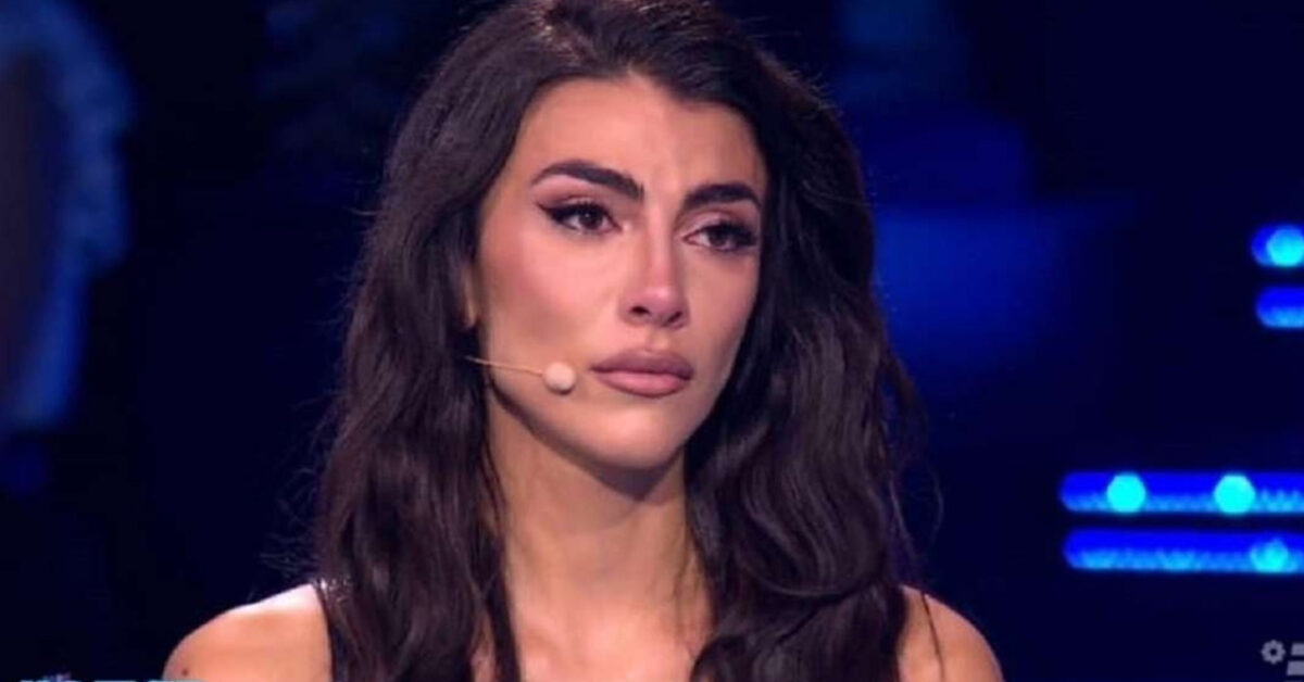 Giulia Salemi parla del drammatico cambiamento che minaccia la sua famiglia Giulia Salemi parla del drammatico cambiamento che minaccia la sua famiglia