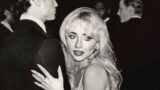 Sabrina carpenter risponde in modo divertente alla controversia sul suo  album: approvato da dio