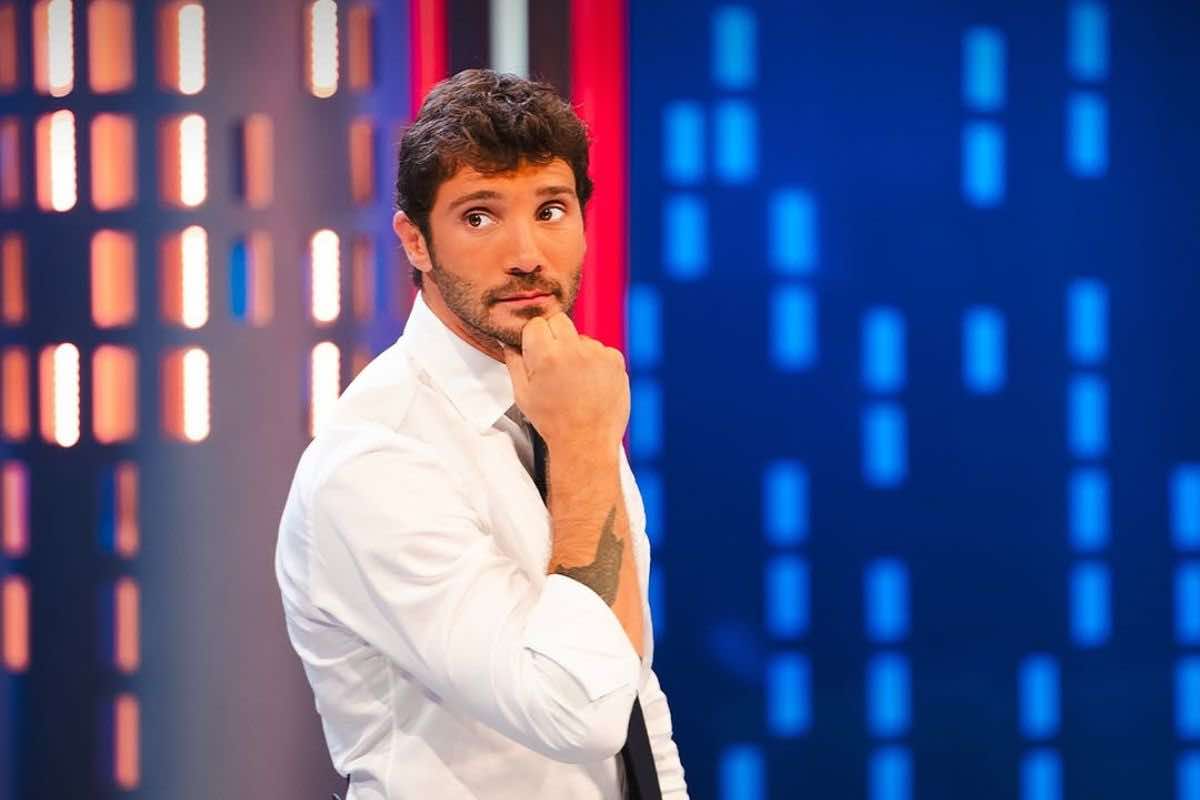 Guadagni di Stefano De Martino: il cachet da capogiro di Affari Tuoi Guadagni di Stefano De Martino: il cachet da capogiro di Affari Tuoi