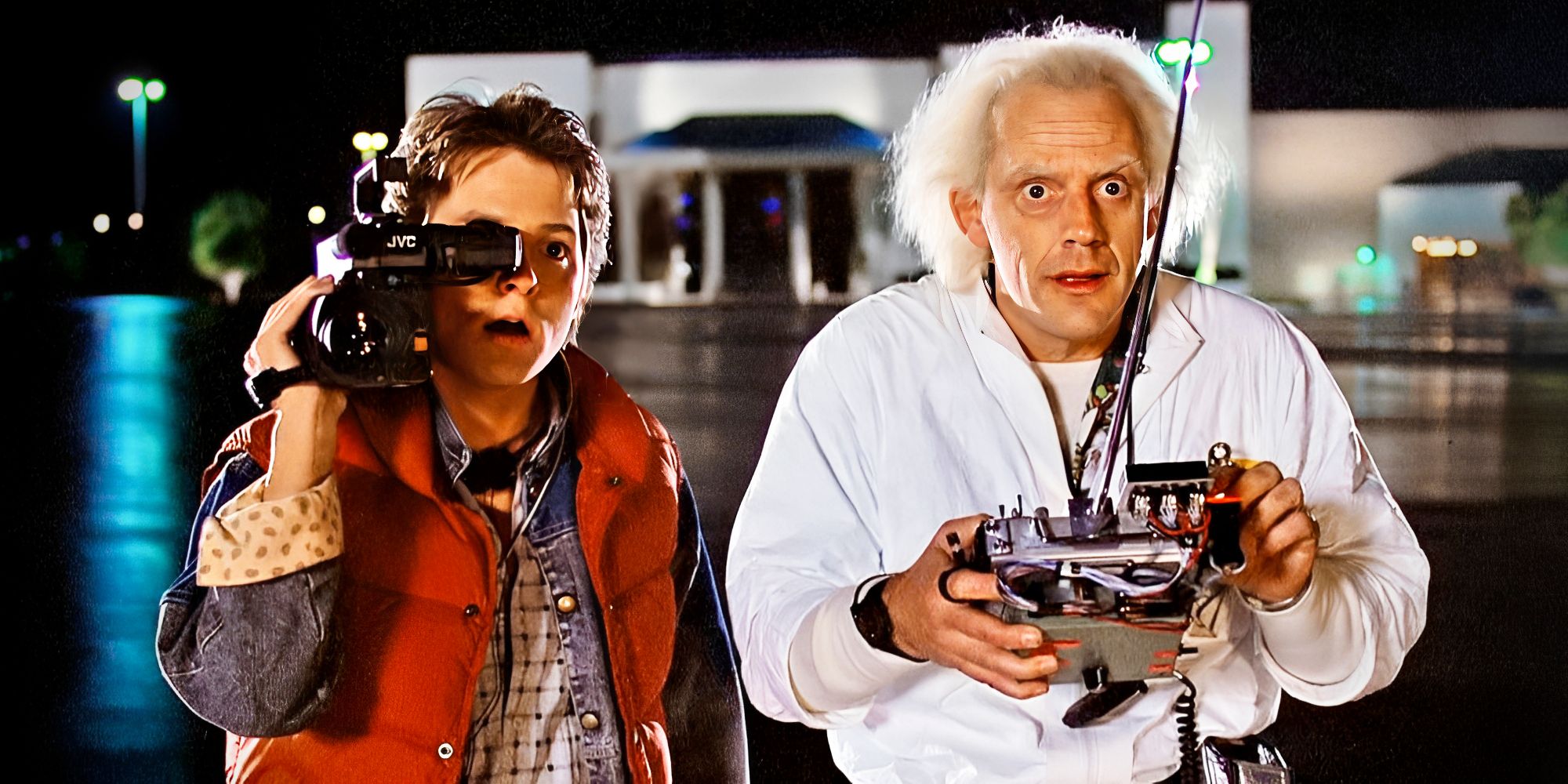 Cercare gli oggetti iconici di ritorno al futuro con michael j. fox e christopher lloyd Cercare gli oggetti iconici di ritorno al futuro con michael j. fox e christopher lloyd