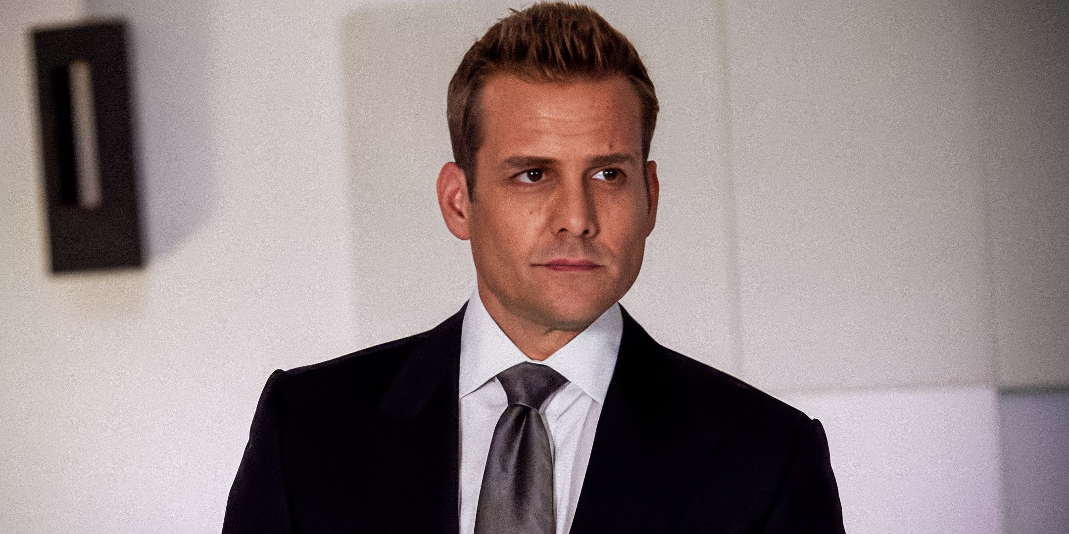 Harvey specter e l’incomprensione dell’adorazione: il lato insicuro del personaggio in suits Harvey specter e l’incomprensione dell’adorazione: il lato insicuro del personaggio in suits
