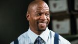 Il miglior cold open di brooklyn nine-nine secondo terry crews: un divertente omaggio agli anni ’90