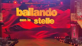 Ballando con le stelle annuncia il primo concorrente: il famoso cantante pronto a brillare