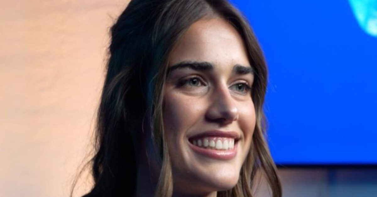 Clara infiamma il gossip dell’estate sull’isola dell’amore con il volto del reality Clara infiamma il gossip dell’estate sull’isola dell’amore con il volto del reality