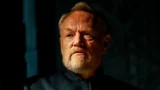 Fondazione: la terza stagione e il  tono simil-opera spaziale di Jared Harris