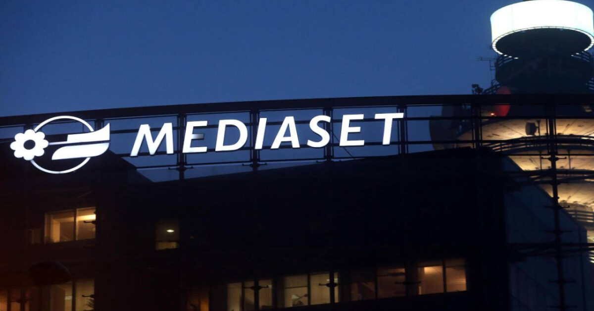 Cacciato dalla RAI, il conduttore amato arriva in Mediaset Cacciato dalla RAI, il conduttore amato arriva in Mediaset