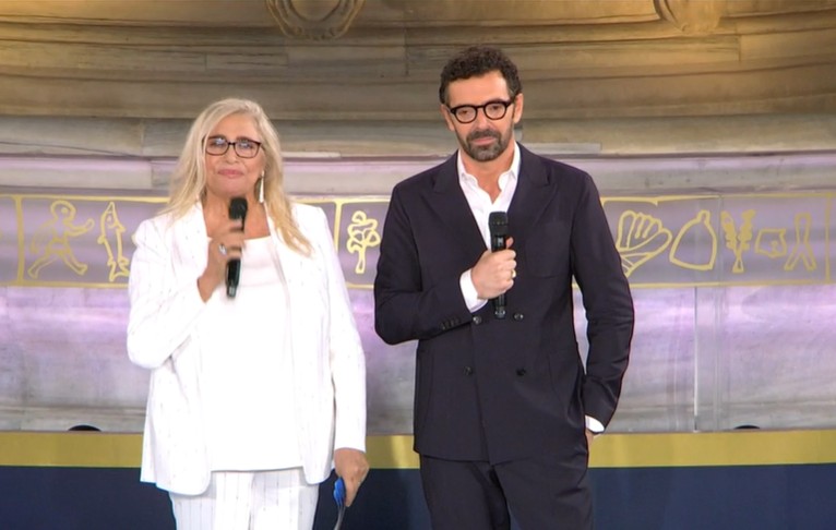 Premio biagio agnes 2025 su rai 1: ospiti e premi da non perdere Premio biagio agnes 2025 su rai 1: ospiti e premi da non perdere