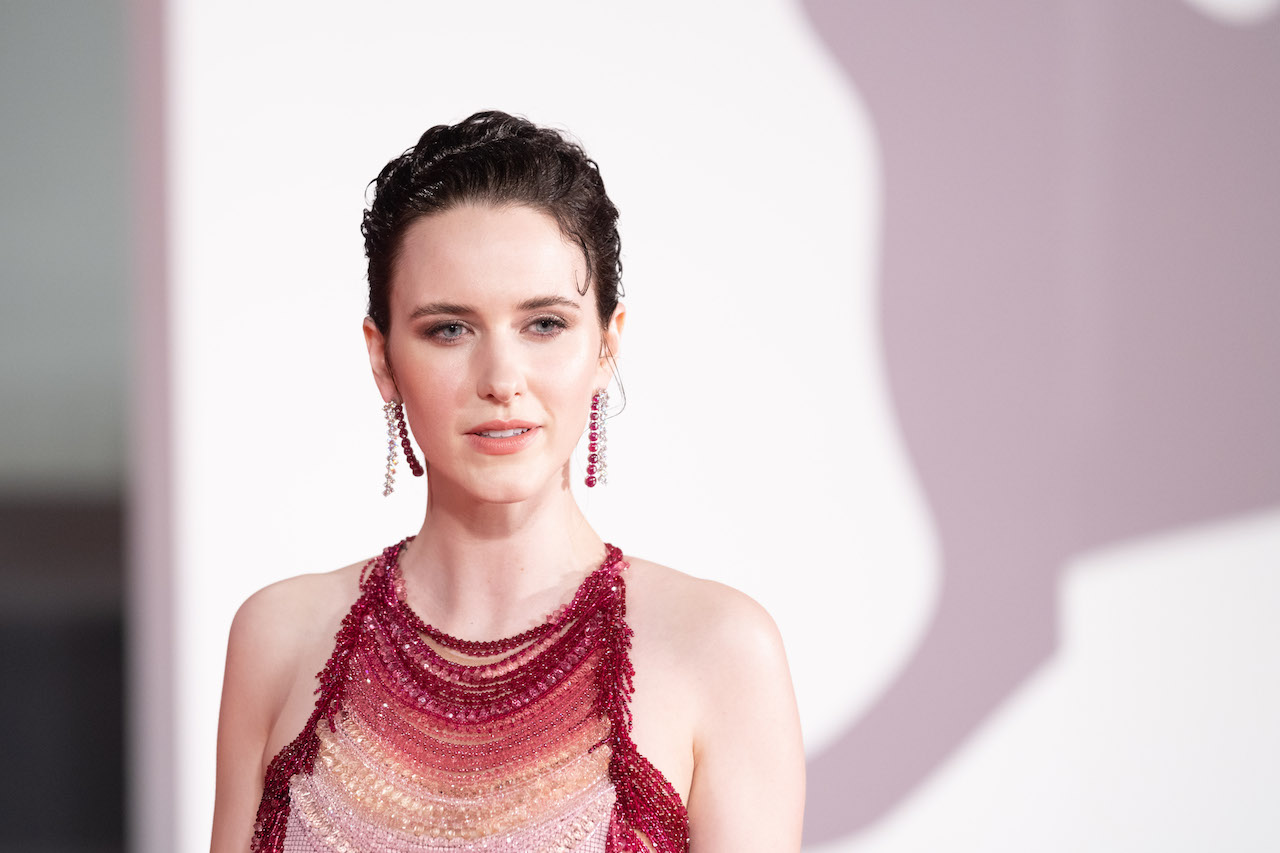 Rachel Brosnahan: 10 curiosità sorprendenti sull’attrice Rachel Brosnahan: 10 curiosità sorprendenti sull’attrice