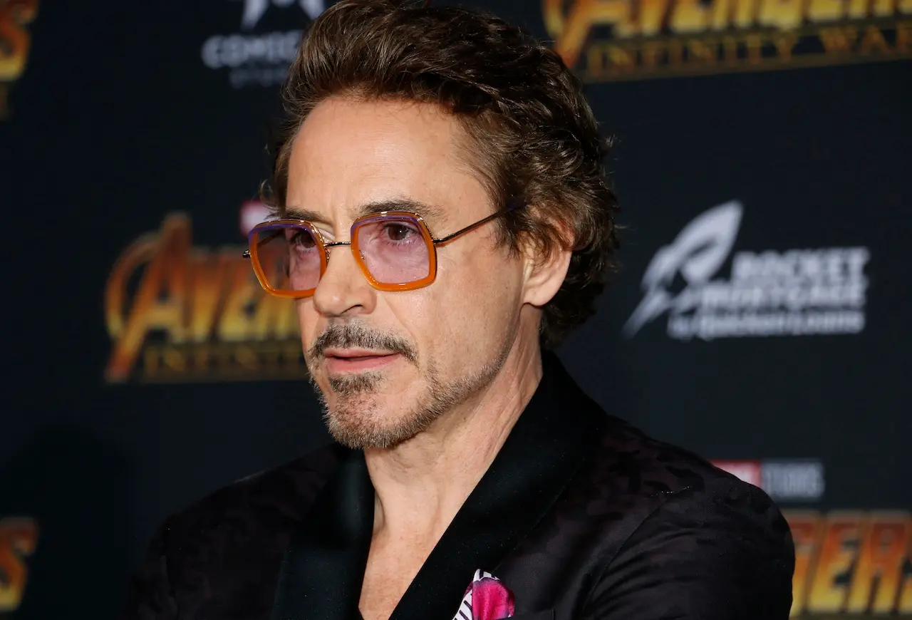 Iron man sfida doctor doom nel video di robert downey jr. Iron man sfida doctor doom nel video di robert downey jr.