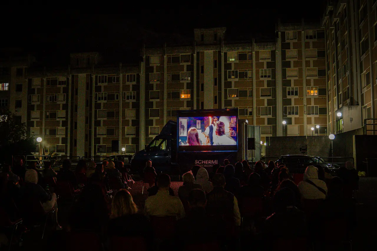 Schermi cinema multipiazza: la rassegna itinerante estiva 2025 da non perdere Schermi cinema multipiazza: la rassegna itinerante estiva 2025 da non perdere
