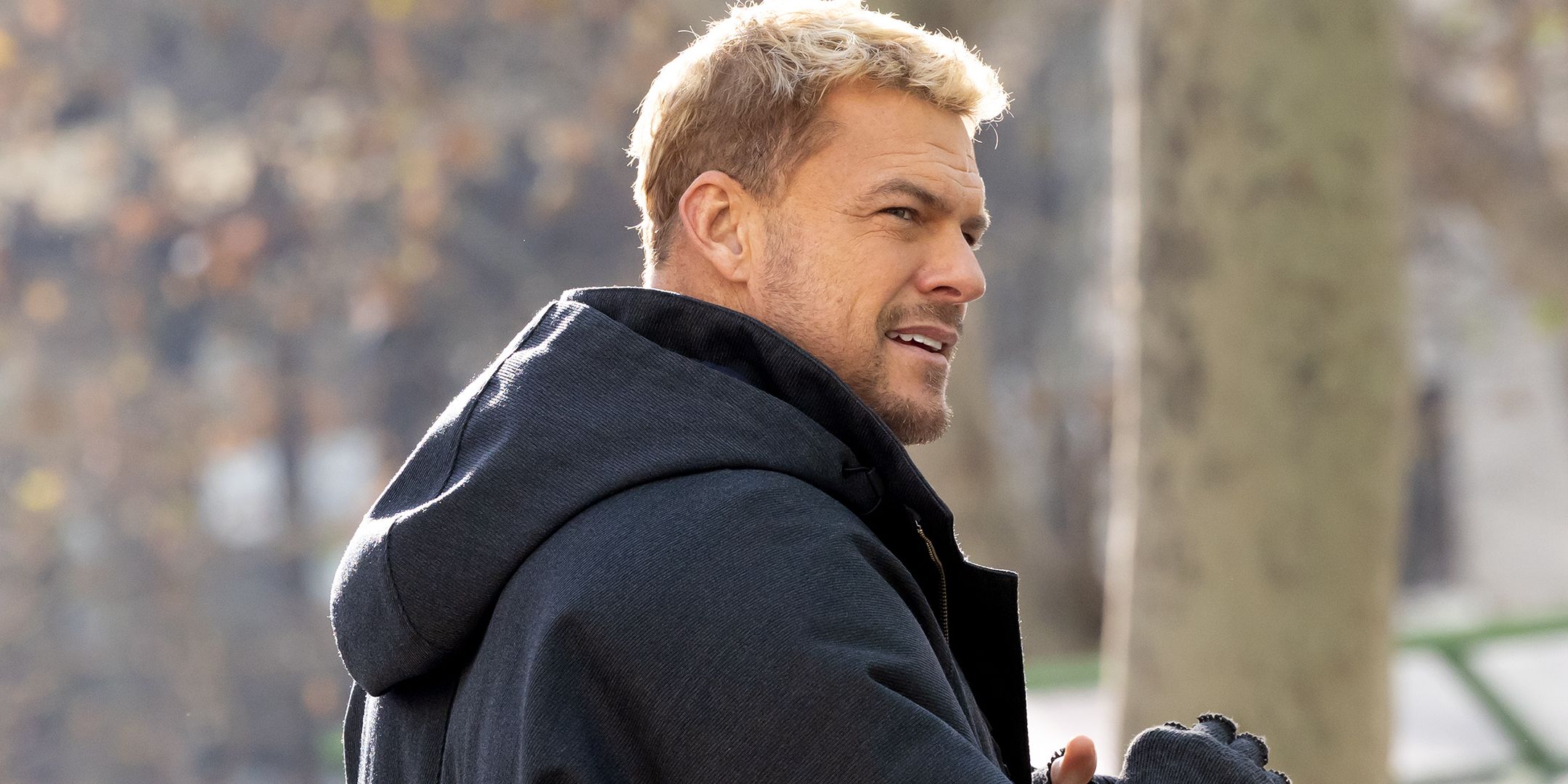 Alan Ritchson dimostra di essere pronto per un grande ruolo nel film DC da 8 miliardi Alan Ritchson dimostra di essere pronto per un grande ruolo nel film DC da 8 miliardi