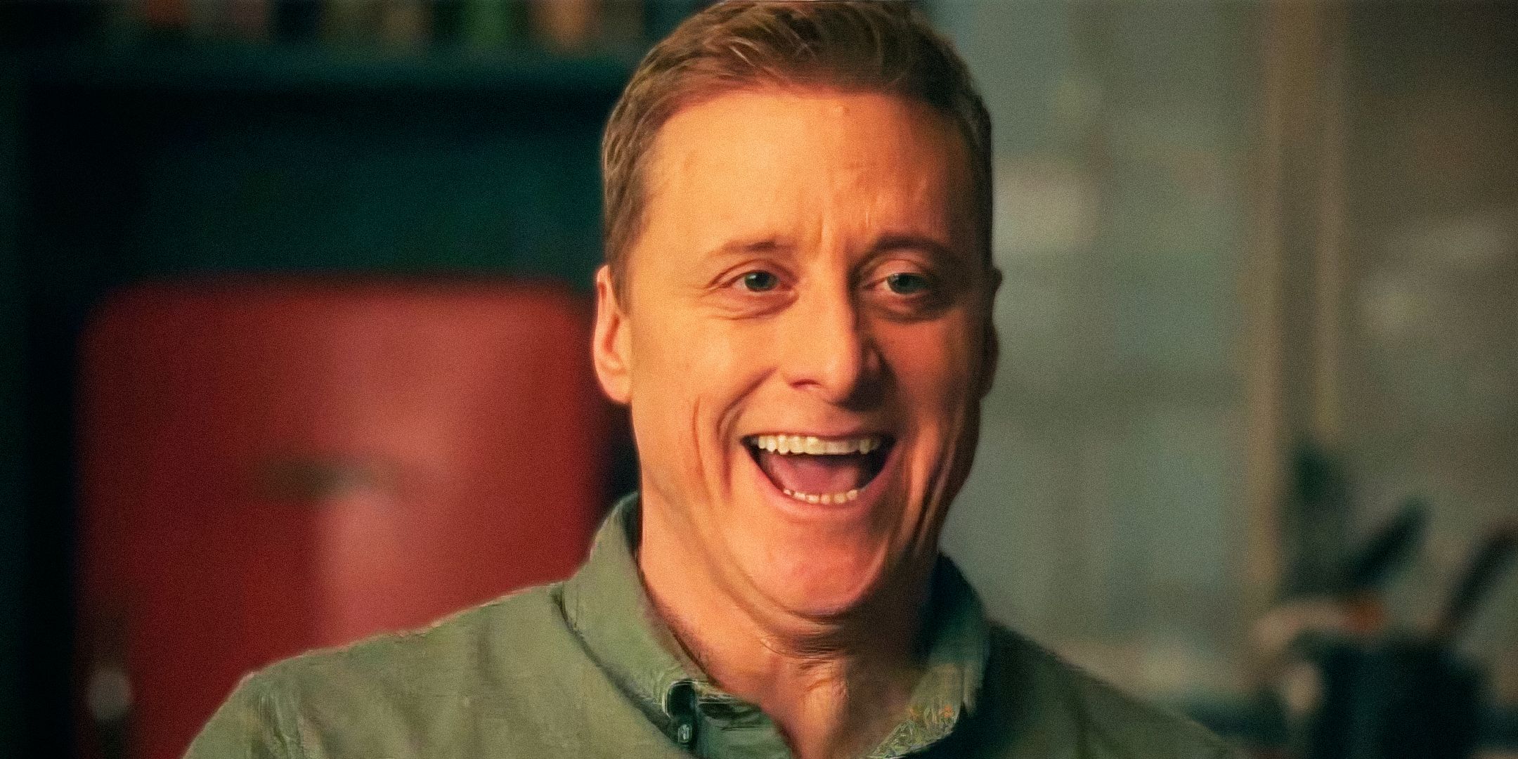 Alan tudyk svela la promessa più grande per la quarta stagione di resident alien Alan tudyk svela la promessa più grande per la quarta stagione di resident alien
