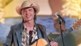 Svelato il passato sorprendente del finalista di american idol