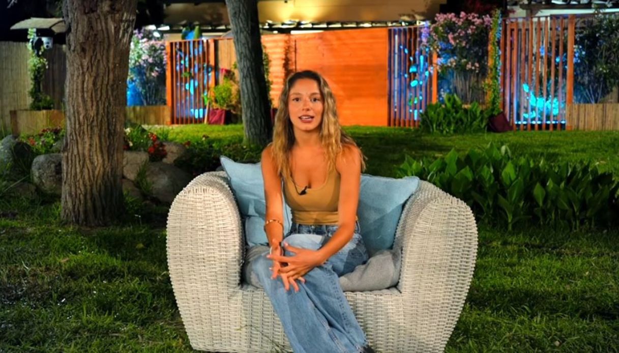 Ary Tempation Island: il mistero di Arianna Mercuri su Instagram Ary Tempation Island: il mistero di Arianna Mercuri su Instagram