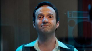 Serie biografica comica conquista le classifiche dello streaming un mese dopo il debutto