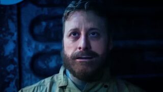 Alan Tudyk conquista il pubblico con la sua serie sci-fi che raggiunge il 100% su RT nella possibile ultima stagione
