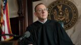 Elsbeth villain continua a seminare caos nella terza stagione, avvertimenti dal showrunner