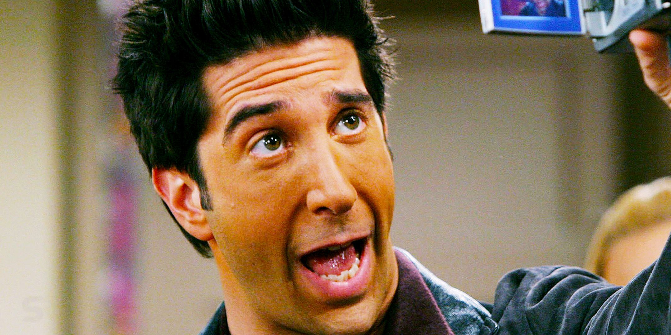 Ross geller appare in friends dopo quattro stagioni Ross geller appare in friends dopo quattro stagioni
