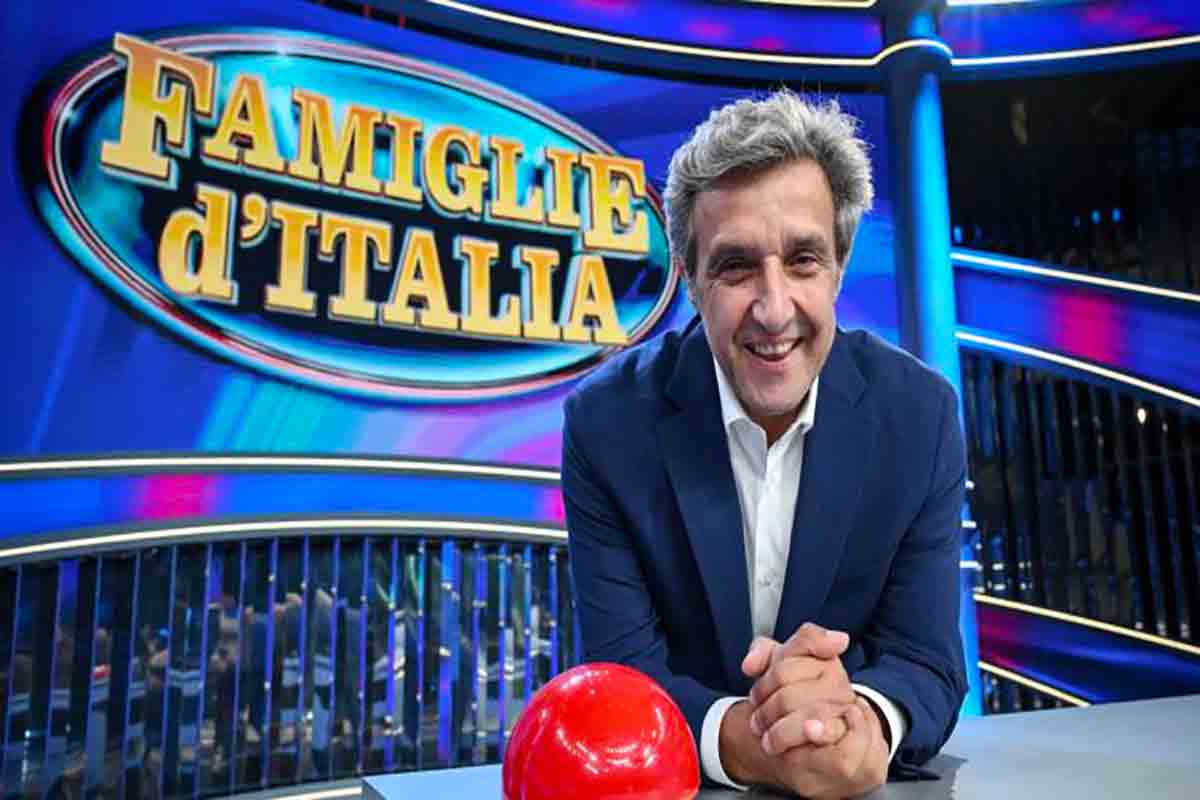 Flavio Insinna lascia La7: cancellato Famiglie d’Italia dal palinsesto