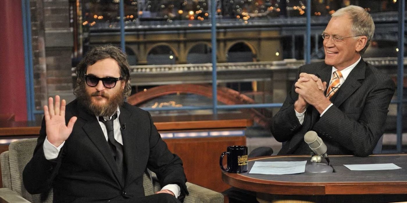 Joaquin phoenix si pente di un’apparizione disastrosa in uno show notturno