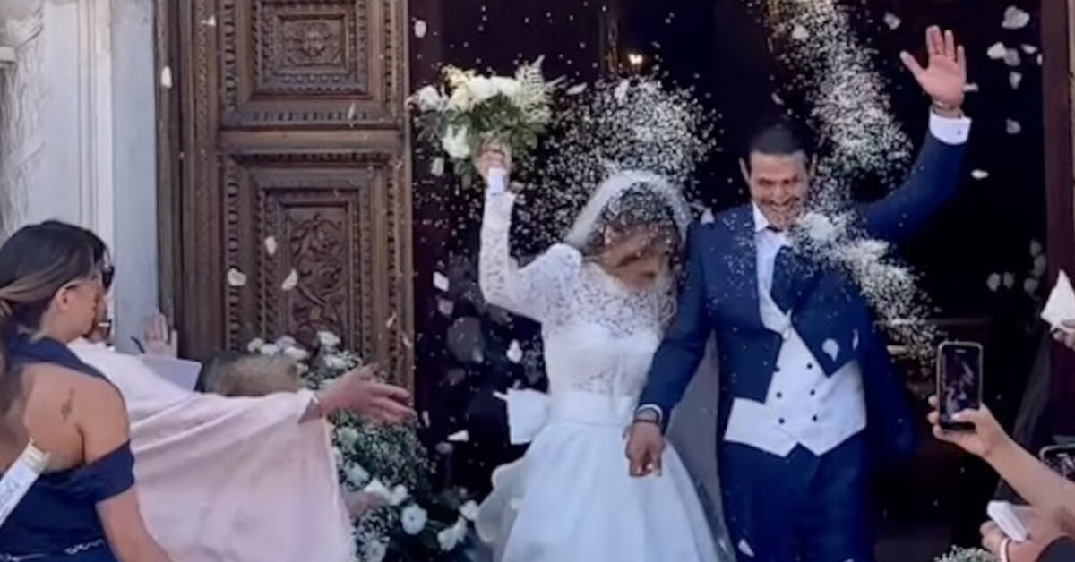 Matrimonio a sorpresa del volto di Canale 5 con la fidanzata indimenticabile Matrimonio a sorpresa del volto di Canale 5 con la fidanzata indimenticabile