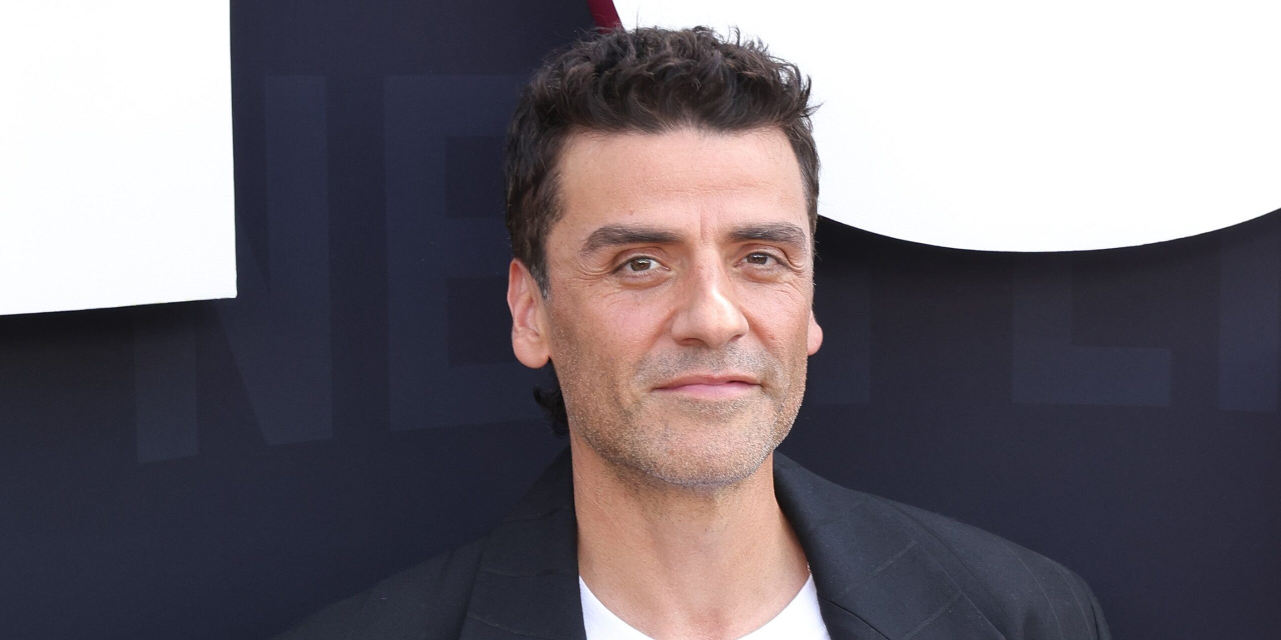 oscar isaac nei panni del famoso poeta di dante nel thriller crime stellare