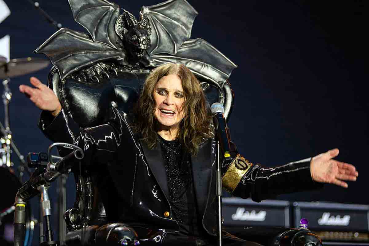 Ozzy Osbourne, icona del rock: i momenti cult in tv e il suo addio Ozzy Osbourne, icona del rock: i momenti cult in tv e il suo addio