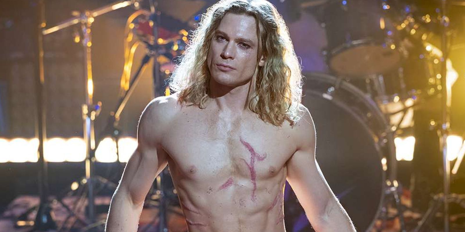 Trasformazione rockstar di sam reid nel vampiro lestat nella terza stagione di intervista col vampiro Trasformazione rockstar di sam reid nel vampiro lestat nella terza stagione di intervista col vampiro