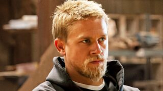 Charlie hunnam in un ruolo oscuro su netflix che i fan di sons of anarchy troveranno intenso