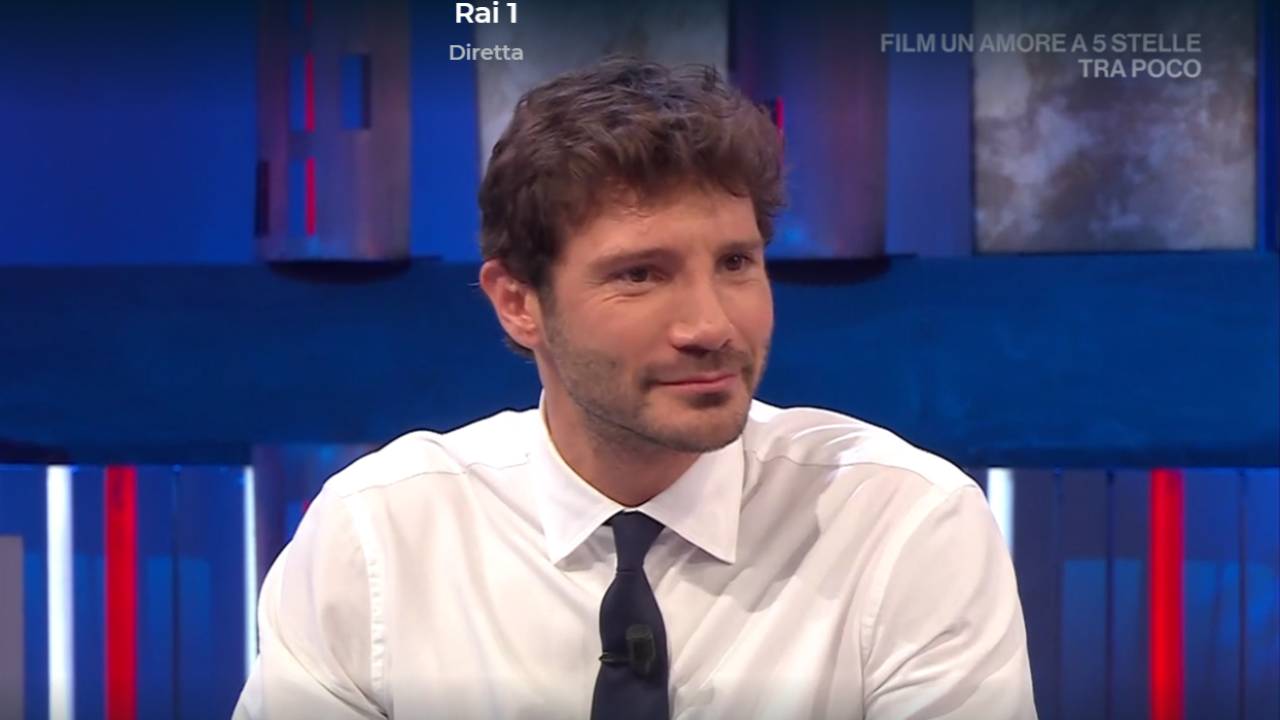 Stefano De Martino e il divieto per gli ospiti nella sua villa da 2 milioni di euro Stefano De Martino e il divieto per gli ospiti nella sua villa da 2 milioni di euro