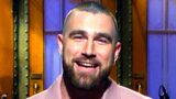 Travis kelce ammette di avere difficoltà a leggere durante il suo debutto a snl