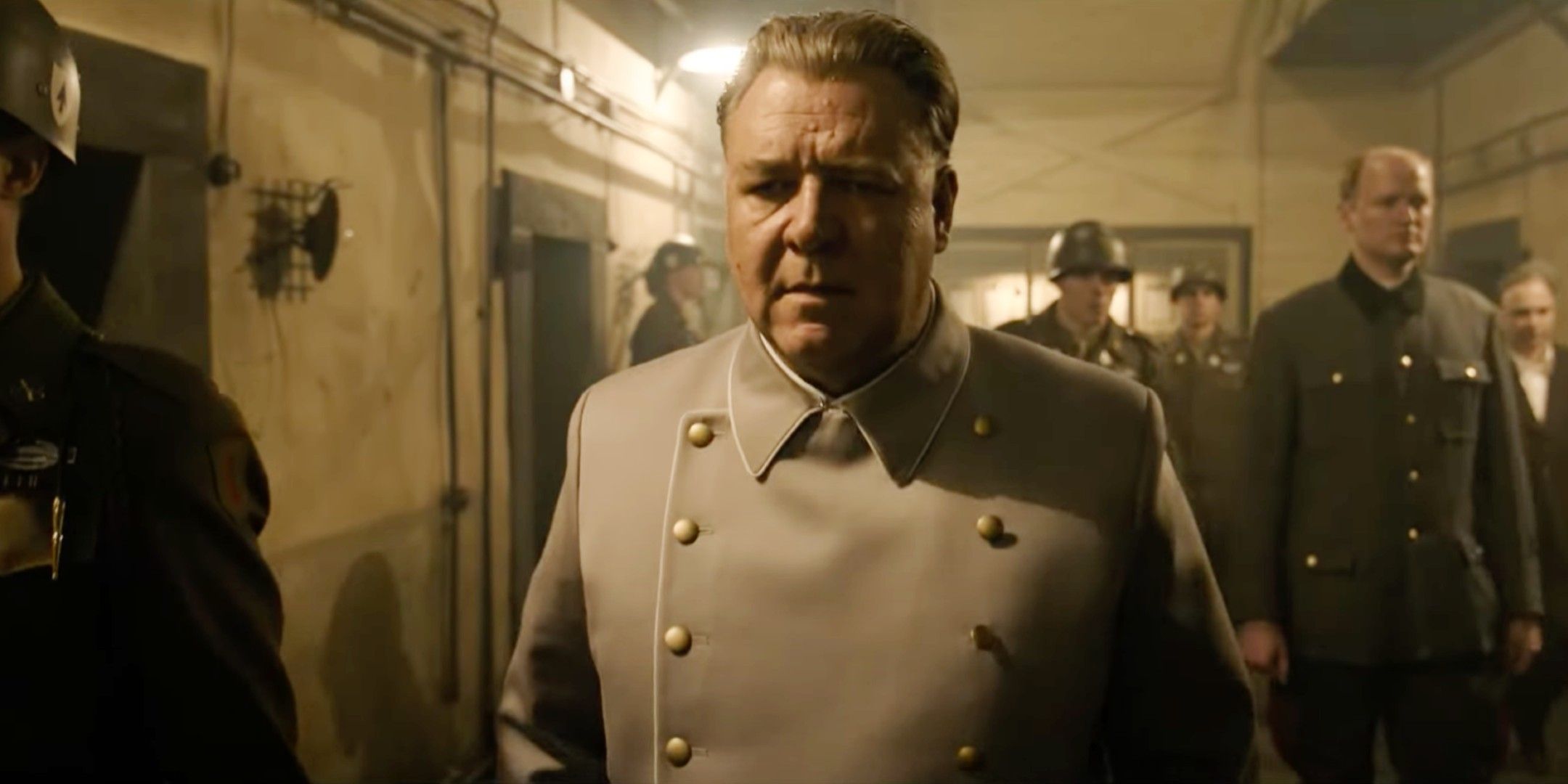 Russell Crowe in un potente processo per crimine nazista nel trailer di dramma post bellico Russell Crowe in un potente processo per crimine nazista nel trailer di dramma post bellico