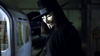 V for vendetta: una recensione tra thrills e horror nell’adattamento della graphic novel